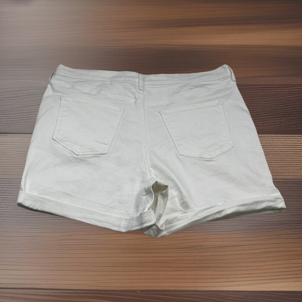 a.n.a. Shorts Women 18 White Denim High Rise MIDI 5 Inseam Stretch Casual Summer - Picture 2 of 11